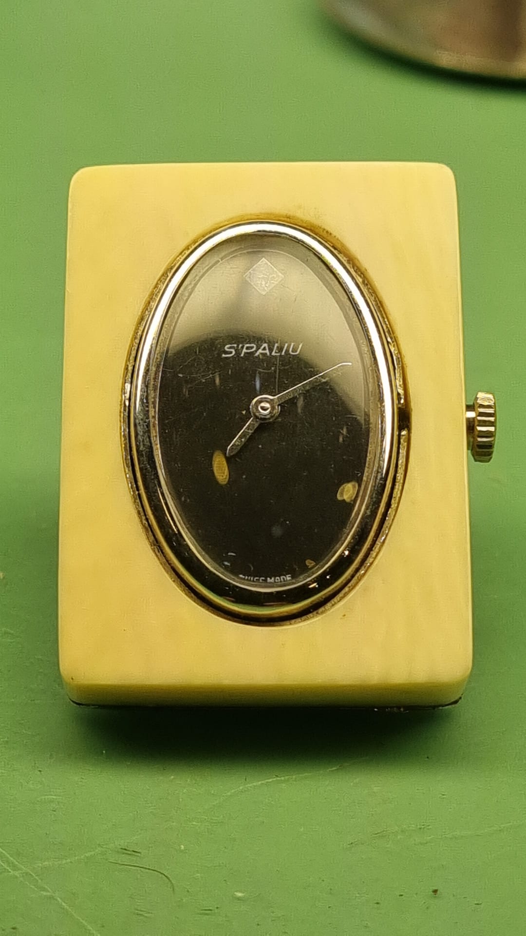 Reparación de un curioso reloj de pulsera de marfil y plata